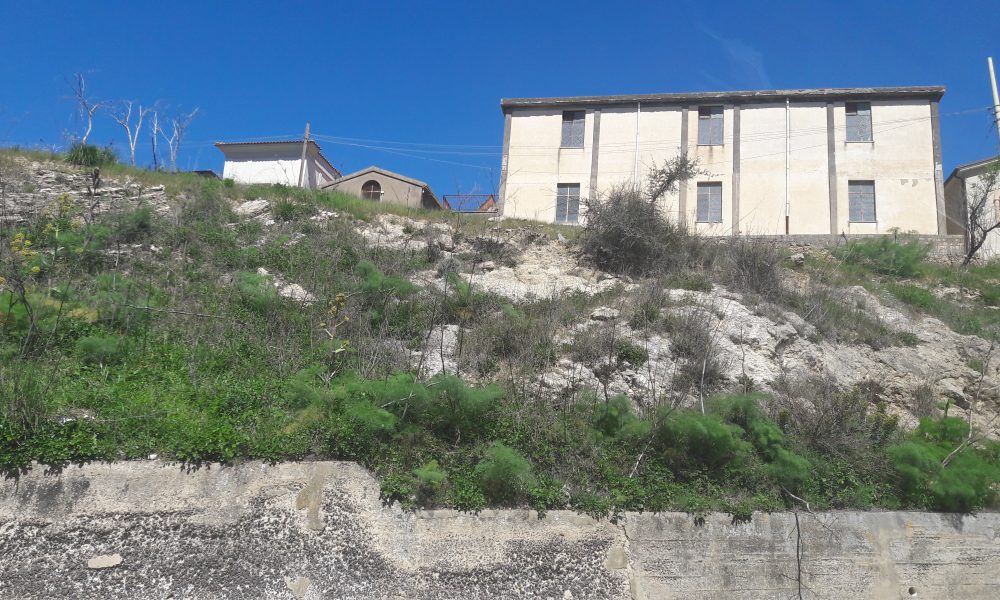Agira: cimitero chiuso nel pomeriggio, manca il personale. Disagi per i cittadini.
