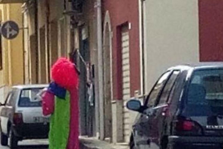 Licata, scoppia la psicosi legata ai clown aggressivi: «Aveva una motosega»