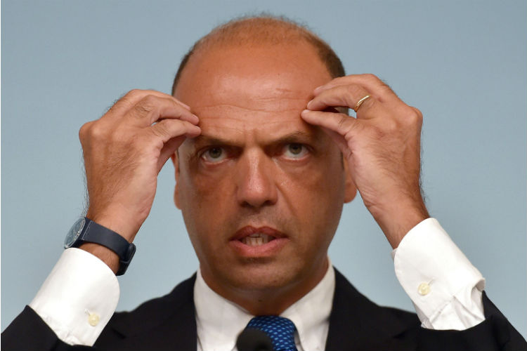 Angelino Alfano comunica che non si candiderà più