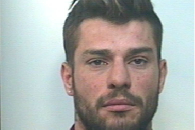 Barrafranca: scoperta coltivazione di marijuana in un’abitazione, arrestato pregiudicato