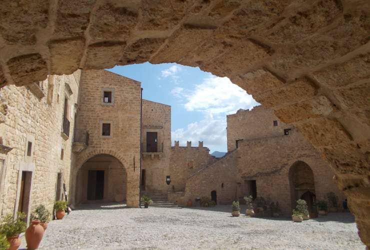 Castello di Carini “La Grua Talamanca” - foto wikimedia commons - lagazzettaennese.it