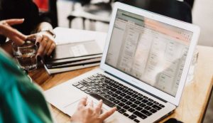 Cercasi lavoro - foto web - lagazzettaennese.it