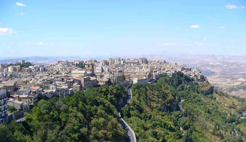 Città alta - foto web - lagazzettaennese.it