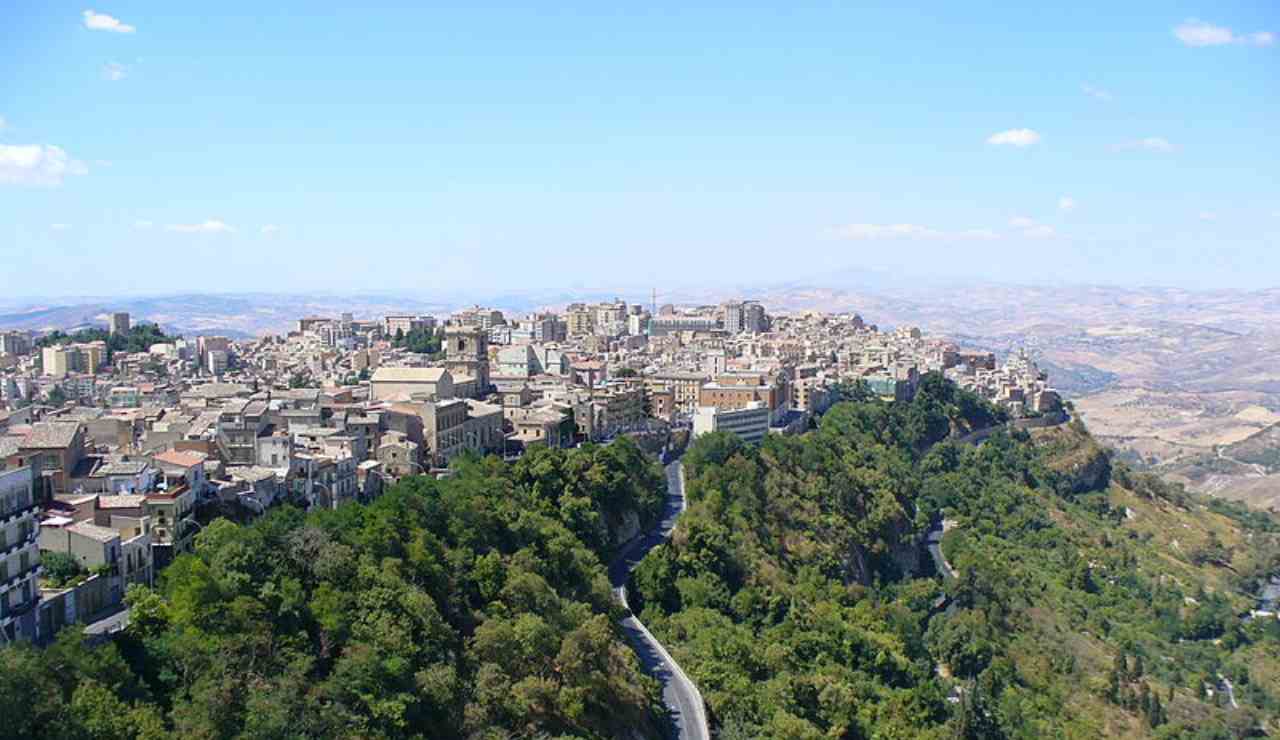 Città alta - foto web - lagazzettaennese.it
