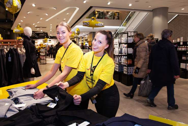Commesse sorridenti - foto flickr - lagazzettaennese.it