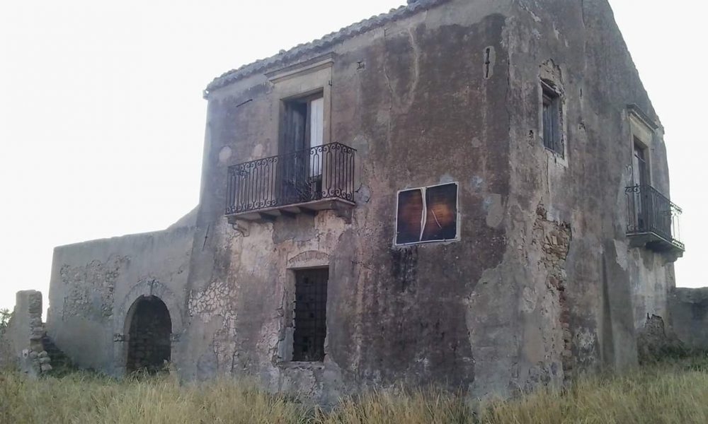 Catenanuova: il “Fondaco Cuba” in totale abbandono