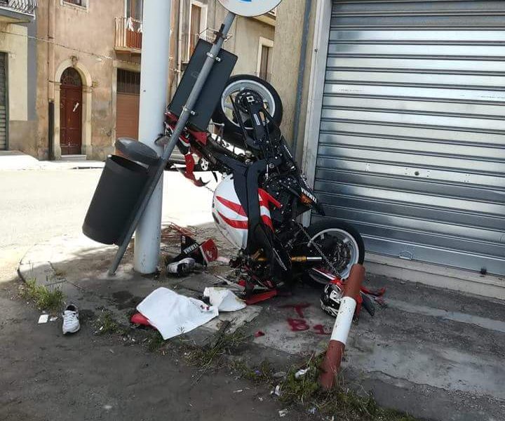 Agira: grave incidente in moto