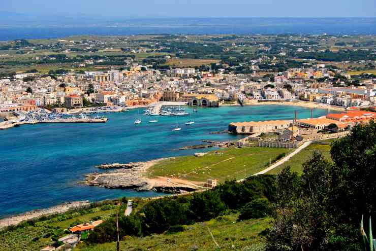 Favignana dall'alto - foto wikimedia commons - lagazzettaennese.it