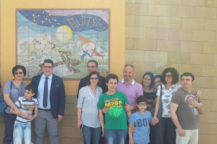 Troina: donato alla città un mosaico sull’autismo