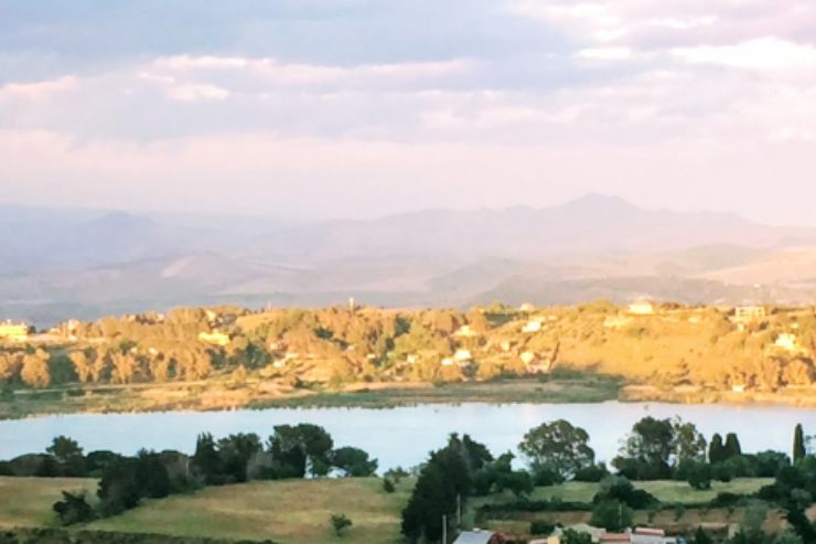 Il tramonto sul lago Mitologico di Pergusa - foto wikipedia - lagazzettaennese.it