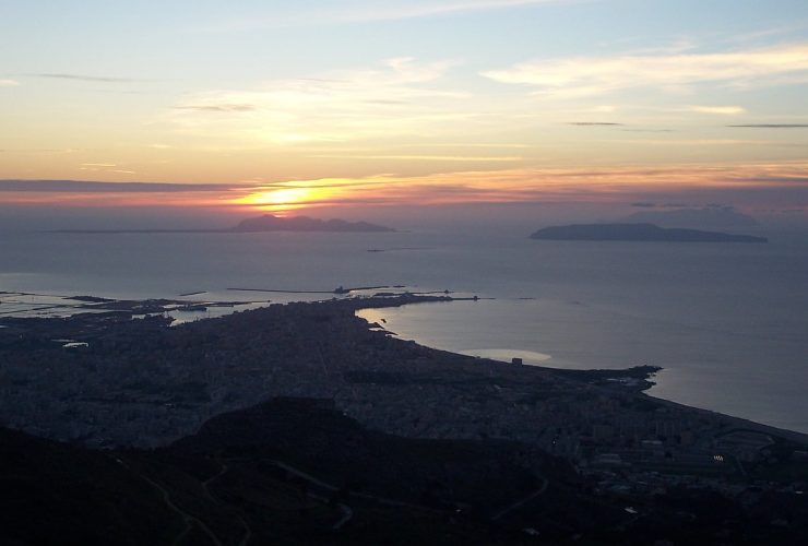L'alba nei pressi delle isole - foto flickr - lagazzettaennese.it