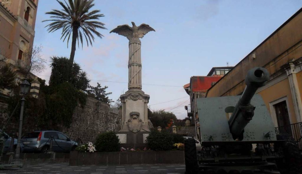 Monumento caduti Mascalucia - foto wikimedia commons - lagazzettaennese.it
