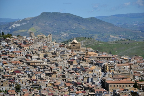 Pietraperzia: spari contro centro che ospita migranti
