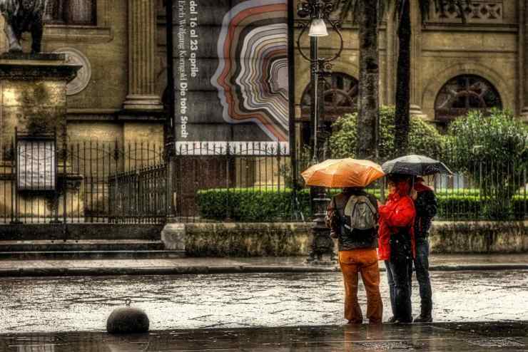 Pioggia al teatro Massimo - foto flickr - lagazzettannese.it