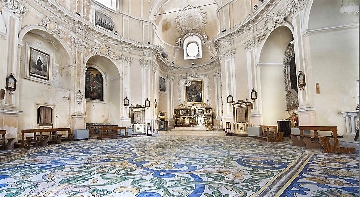 Enna: il pavimento policromo in ceramica della Chiesa di San Michele Arcangelo