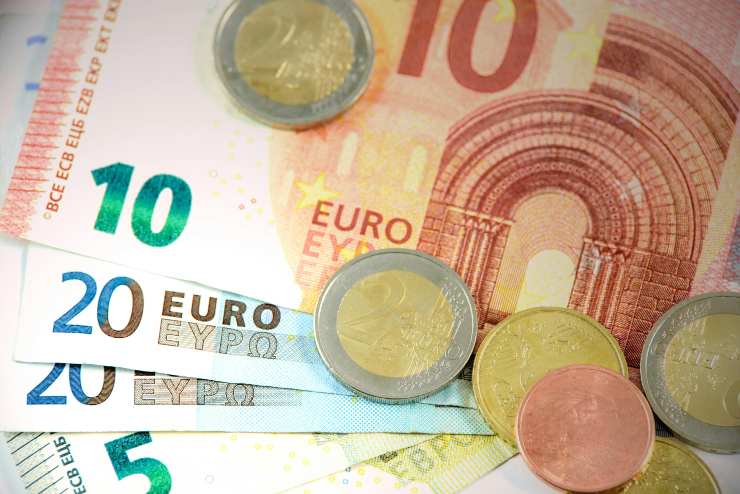 Soldi in euro - foto pexels - lagazzettaennese.it