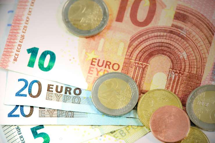 Soldi in euro - foto pexels - lagazzettaennese.it