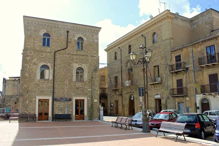 Troina: Scoperto archivio con lettere inedite di Mazzini e Garibaldi. Presto un museo