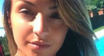 Litigano si aggrappa all’auto dell’ex fidanzato e muore, poi la madre tenta il suicidio