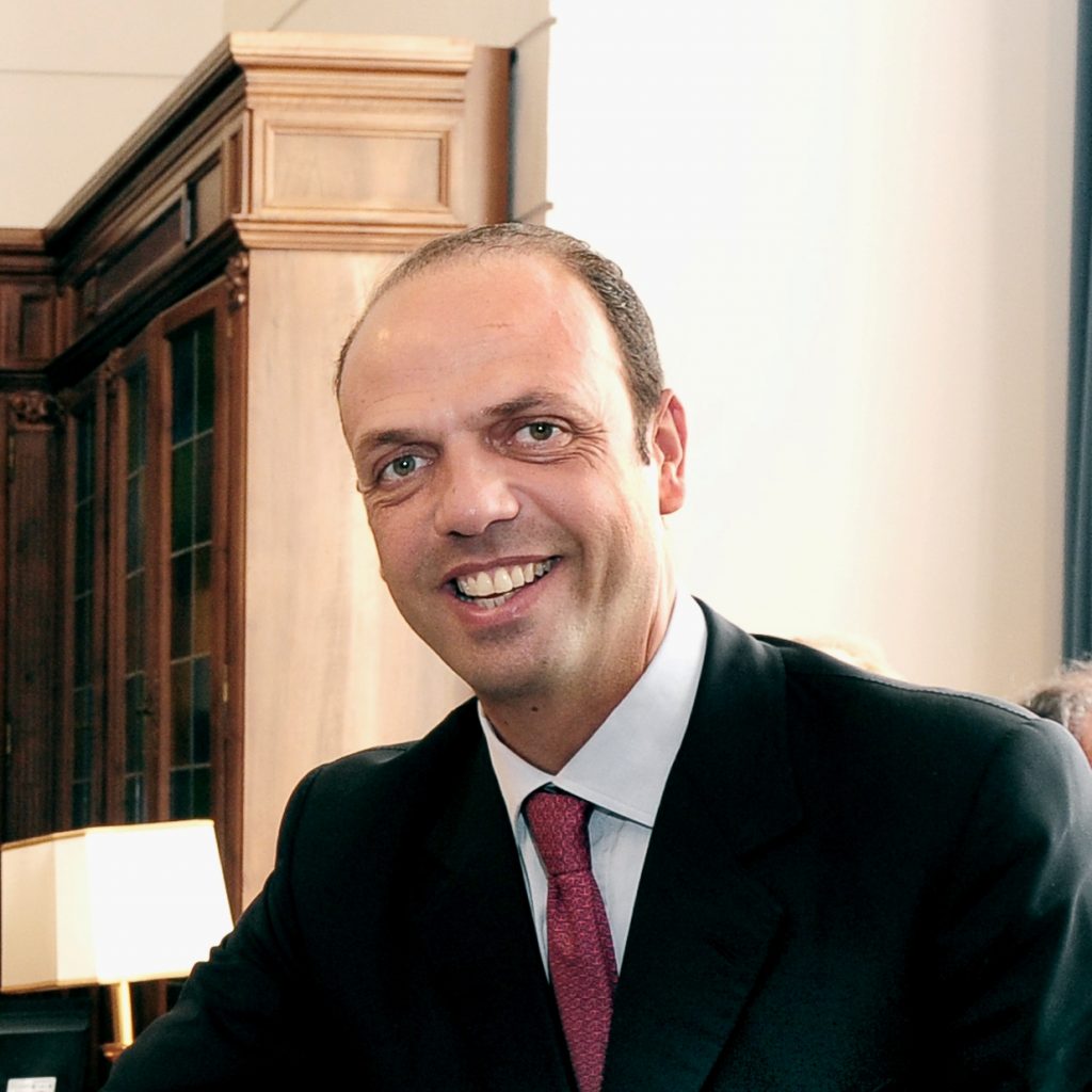Alfano: adesso Renzi farà cadere anche Gentiloni ?