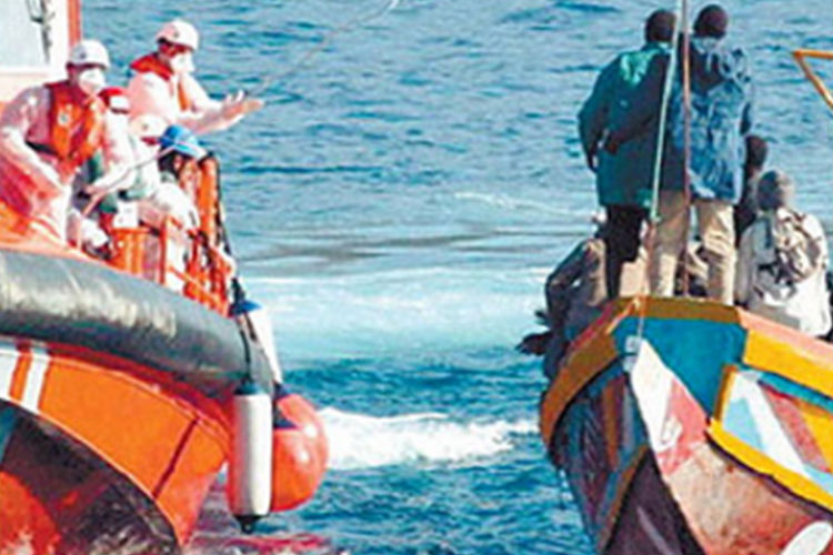 Immigrati in mare: “restiamo umani e non prendiamocela con i più deboli”