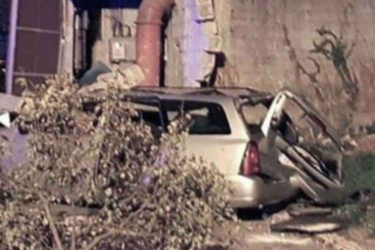 L’auto sbanda e si schianta con a bordo cinque ragazzi, due morti