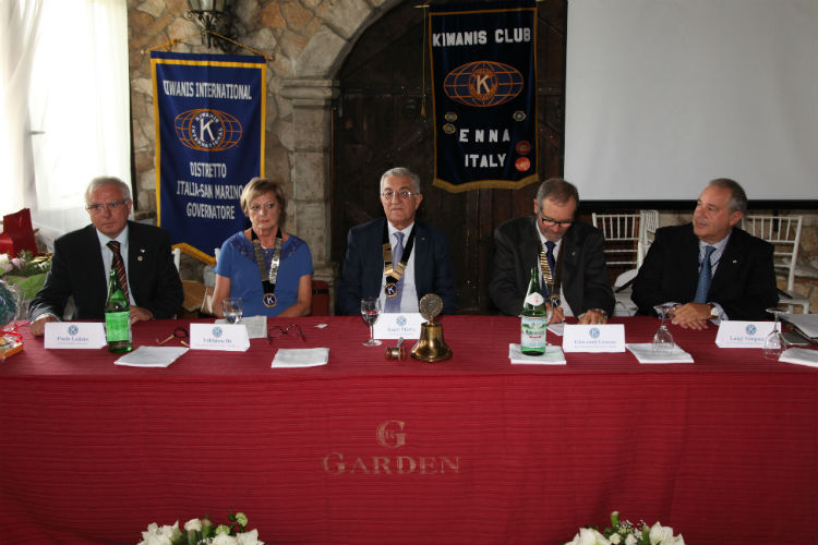 Enna: passaggio della campana al Kiwanis