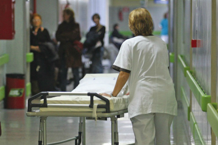 Quattro ore d’attesa in ospedale in codice rosso: scatta la denuncia per la morte di un 23enne