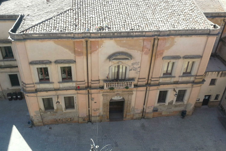 Enna: tetti fatiscenti alla Scuola Media Giovanni Pascoli, il Comune intervenga