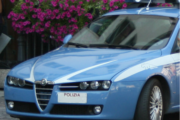 Mazzette per evitare multe e sequestri: arrestati tre agenti della polizia stradale