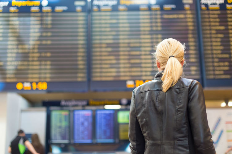 10 ore di ritardo, 200 passeggeri siciliani bloccati all’Aeroporto di Santorini