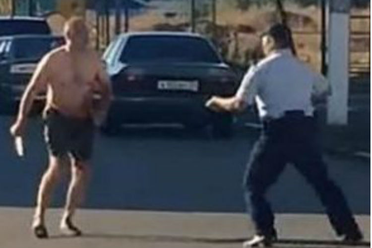 Taglia la testa alla nipotina di 18 mesi e la mostra come un trofeo, ucciso dalla polizia