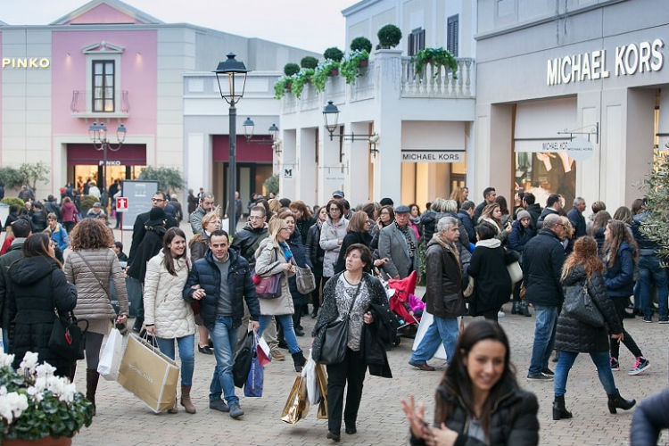 Sicilia Outlet Village: saldi da record su oltre 250 marchi