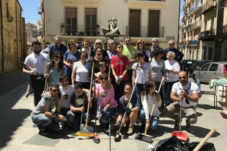 Enna: 30 volontari hanno ripulito il quartiere S. Tommaso