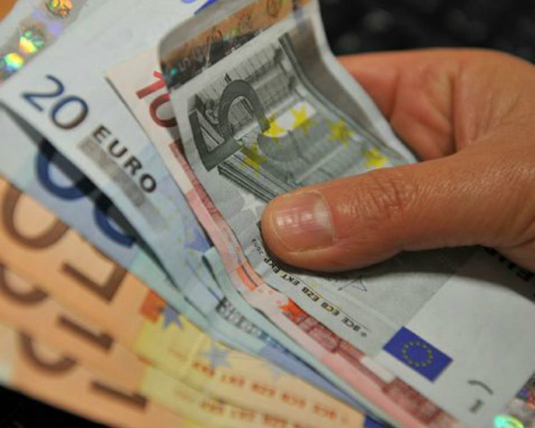 Catania: dopo tre giorni dalla morte incassa assicurazione della moglie