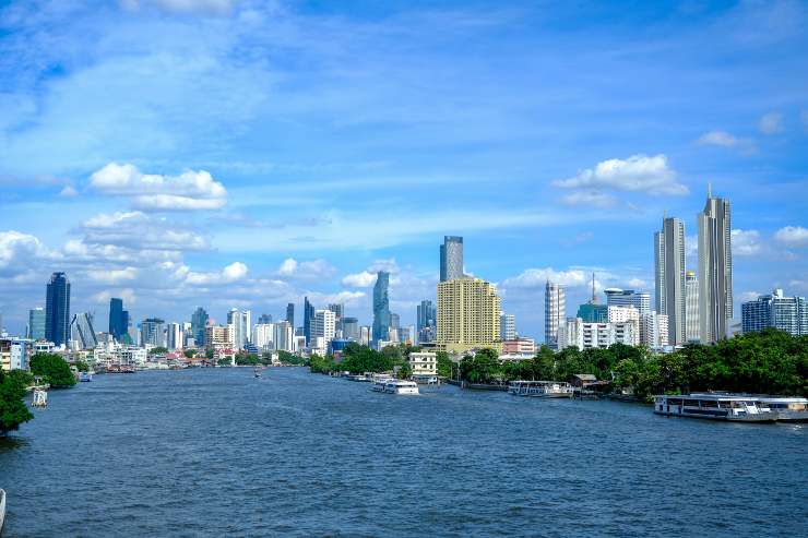 Bangkok skyline - foto pexels - lagazzettaennese.it