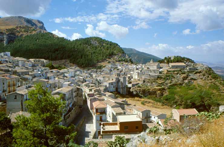 Borgo delle Madonie - foto wikipedia - lagazzettaennese.it