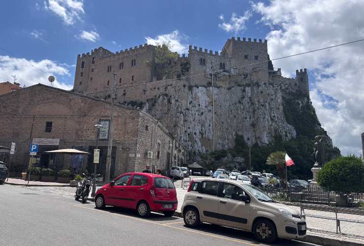 Castello di Caccamo - foto wikimedia commons - lagazzettaennese.it