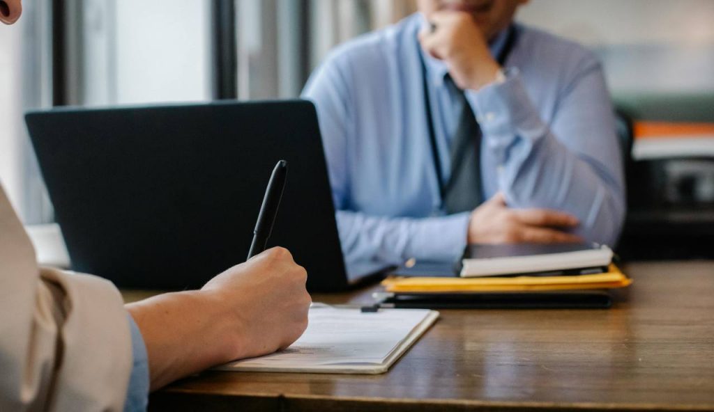 Colloquio di lavoro - foto pexels - lagazzettaennese.it