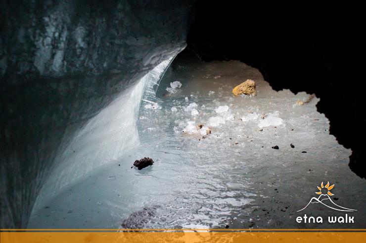 Grotta del Gelo - foto wikimedia commons - lagazzettaennese.it