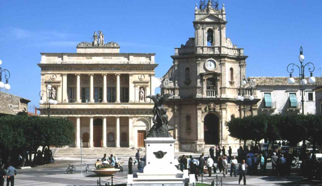 La città artistica - foto wikimedia commons - lagazzettaennese.it