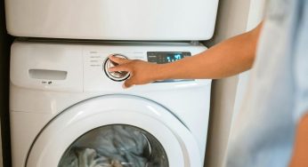 Bucato puzzolente, queste le mosse FACILISSIME per far sparire l’odore di MUFFA per sempre | Tua suocera non avrà da ridire