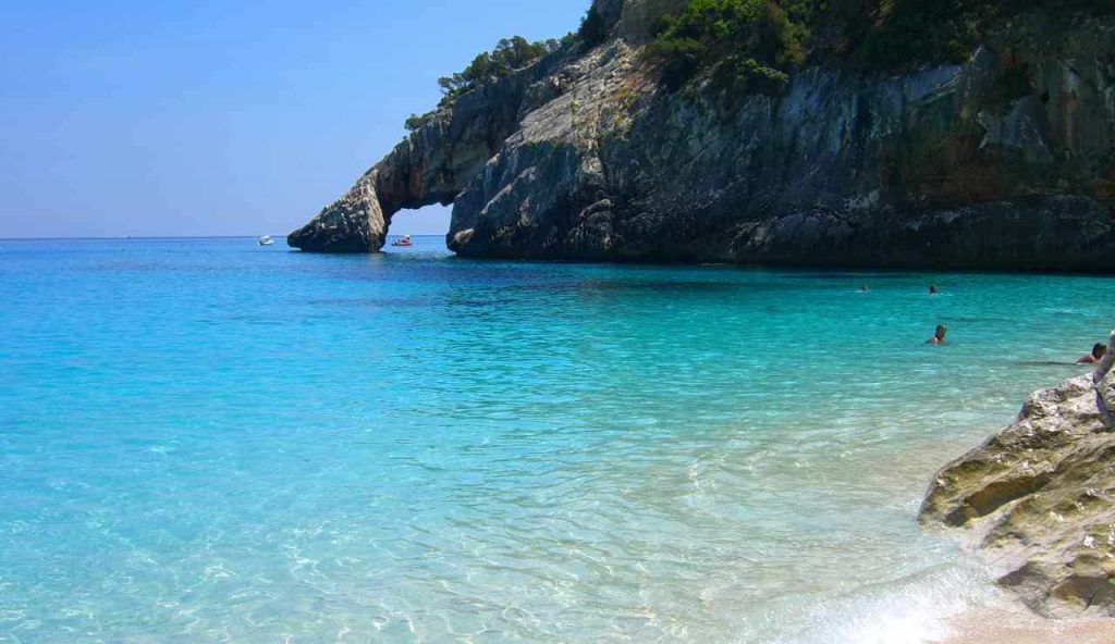 Mare paradisiaco - foto wikimedia commons - lagazzettaennese.it
