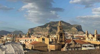 A pochi metri dal capoluogo si cela la CITTÀ DELLE ROVINE della Sicilia | Chi la vede al buio resta a bocca aperta per 20 minuti