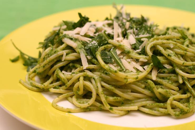 Pasta col pesto - foto wikimedia commons - lagazzettaennese.it