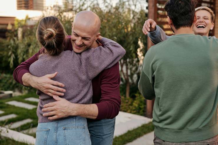 Persone felici - foto pexels - lagazettaennese.it