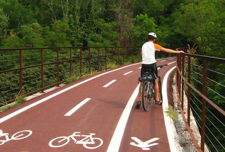 Pista ciclabile - foto flickr - lagazzettaennese.it