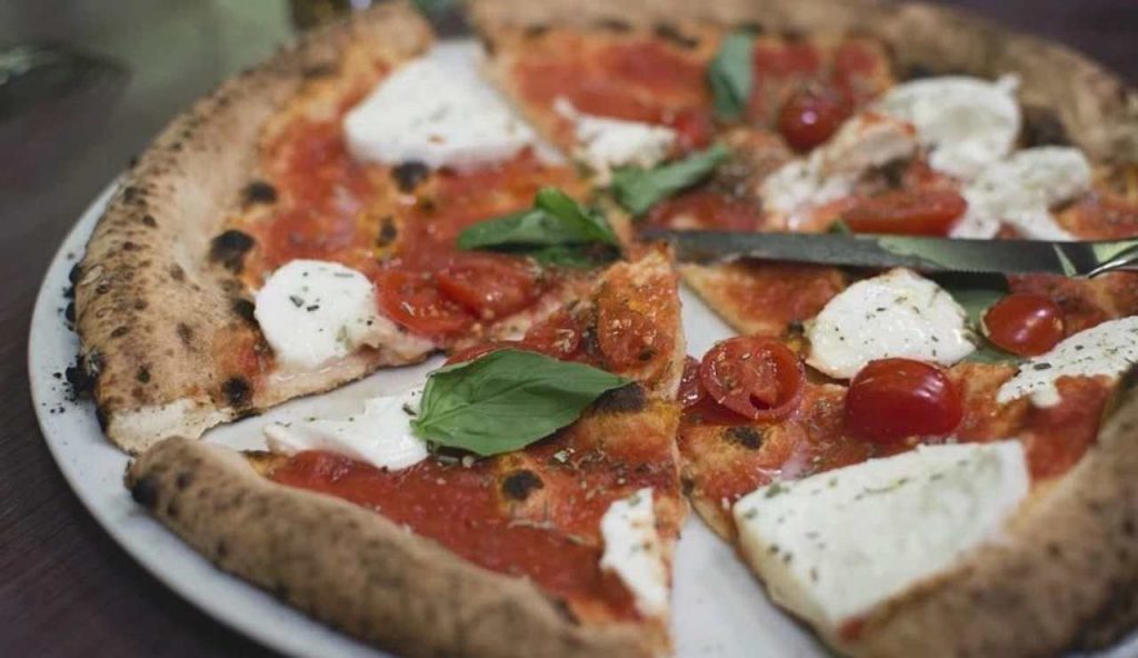 Pizza - foto web - lagazzettaennese.it