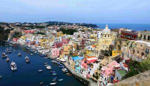 Procida - foto wikimedia commons - lagazzettaennese.it