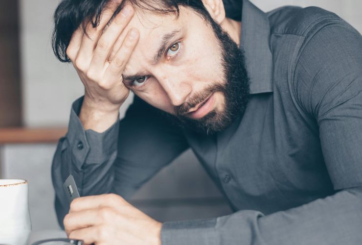 Uomo truffato - foto pexels - lagazzettaennese.it